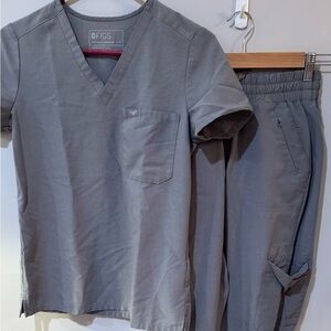 figs set - dark space gray xxs catarina top & xxs charlotte 21 pocket jogger